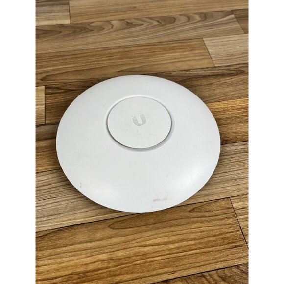 Ubiquiti UniFi UAP-AC-PRO Dual-Band Wireless Access Point 1300 Mbps White - Picture 2 of 6